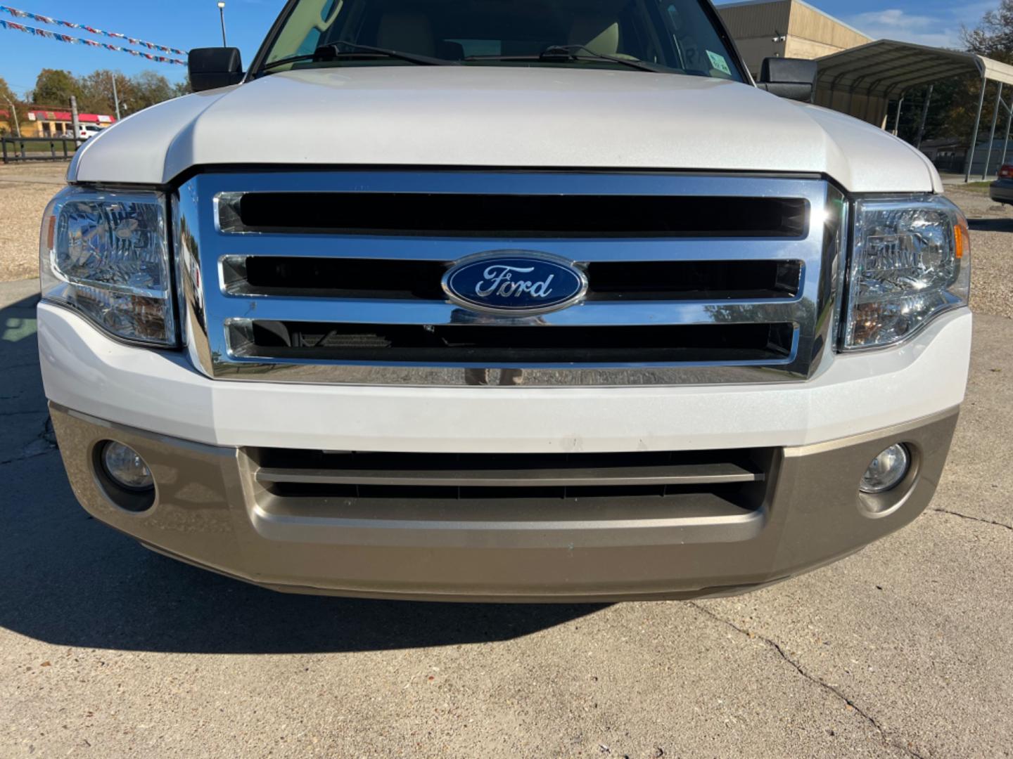 2013 White /Tan Ford Expedition XLT W/Leather (1FMJU1H58DE) with an 5.4 V8 engine, Automatic transmission, located at 4520 Airline Hwy, Baton Rouge, LA, 70805, (225) 357-1497, 30.509325, -91.145432 - 2013 Ford Expedition XLT 146K Miles, 5.4 V8, Leather Seats, 7 Passenger Seating, Sunroof, Power Windows, Locks, Mirrors & Seat, Cold A/C, Tow Pkg. NO IN HOUSE FINANCING. FOR INFO PLEASE CONTACT JEFF AT 225 357-1497 CHECK OUT OUR A+ RATING WITH THE BETTER BUSINESS BUREAU WE HAVE BEEN A FAMILY OWNED A - Photo#2